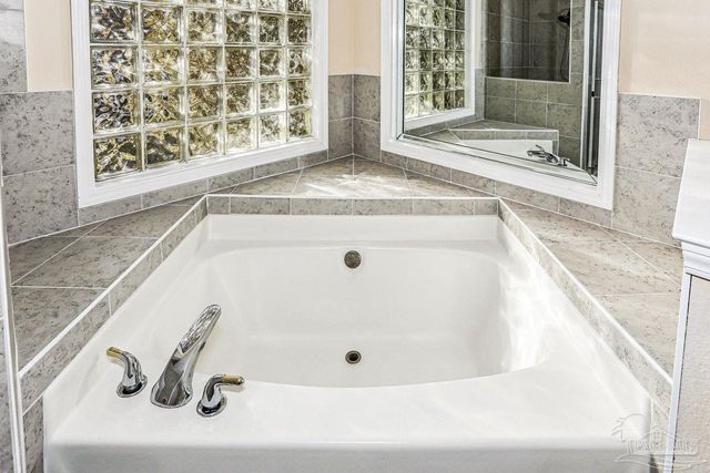 1175 Mary Kate Dr, Gulf Breeze, FL 32563