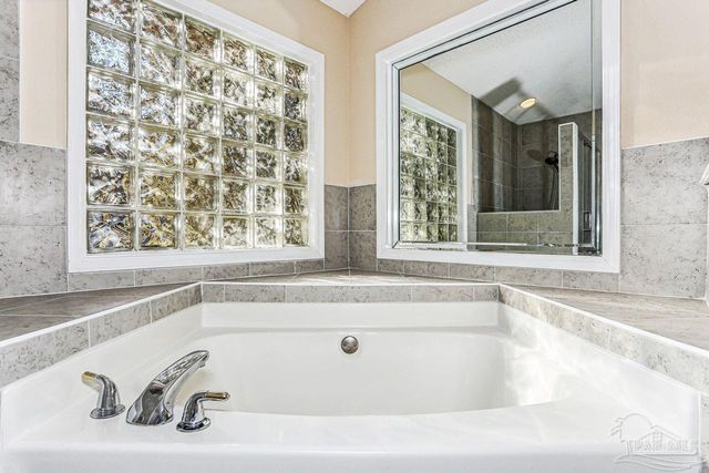 1175 Mary Kate Dr, Gulf Breeze, FL 32563