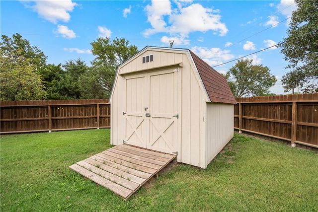 707 Quail Creek Road, Parsons, KS 67357