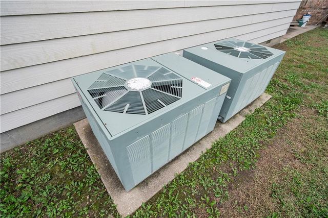 707 Quail Creek Road, Parsons, KS 67357