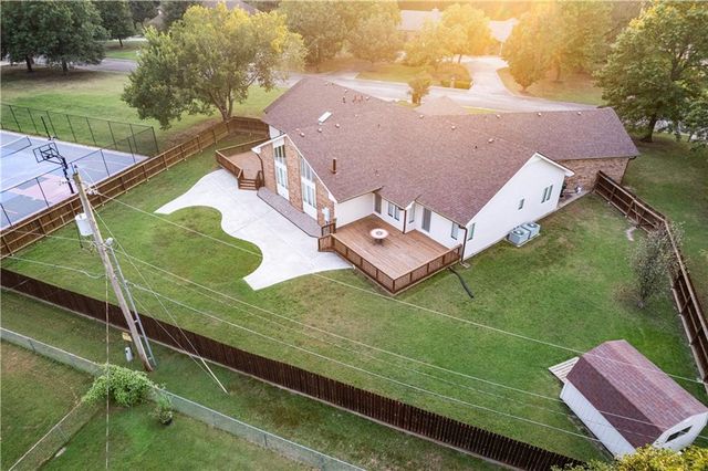 707 Quail Creek Road, Parsons, KS 67357