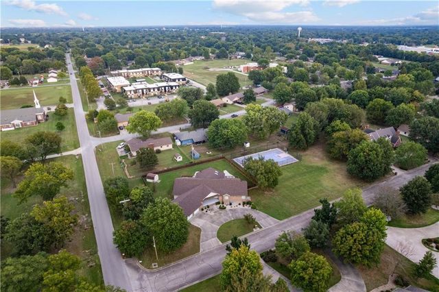 707 Quail Creek Road, Parsons, KS 67357