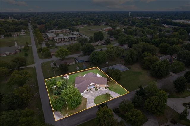 707 Quail Creek Road, Parsons, KS 67357