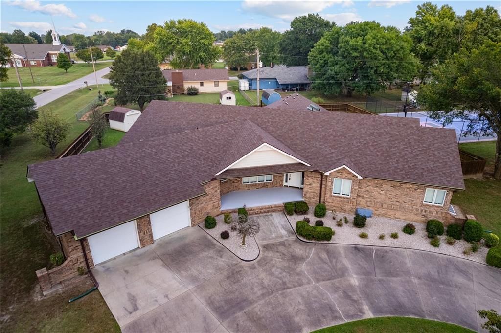 707 Quail Creek Road, Parsons, KS 67357