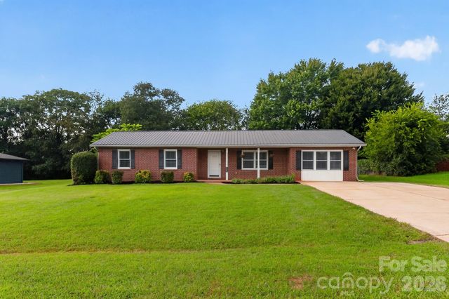 2504 Ashford Drive, Newton, NC 28658