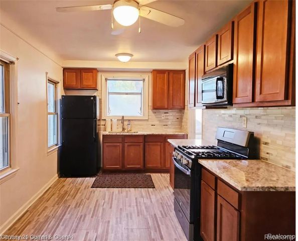 18808 Eastwood Dr, Harper Woods, MI 48225