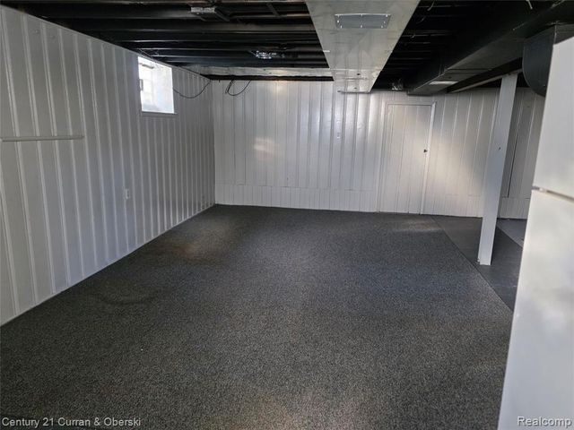 18808 Eastwood Dr, Harper Woods, MI 48225