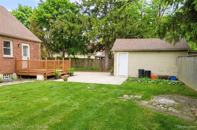18808 Eastwood Dr, Harper Woods, MI 48225