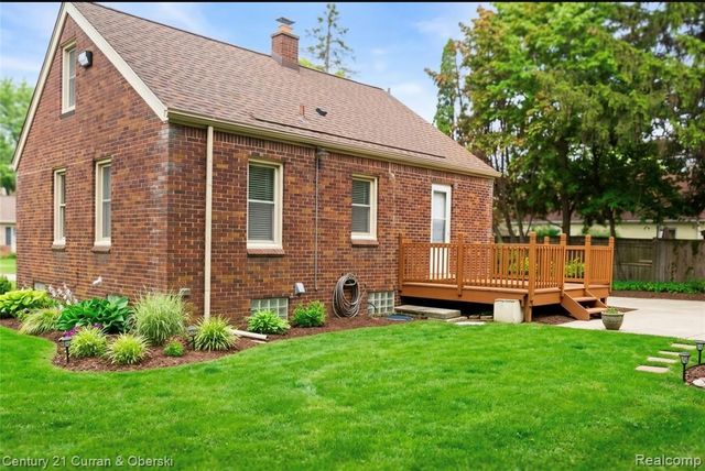 18808 Eastwood Dr, Harper Woods, MI 48225