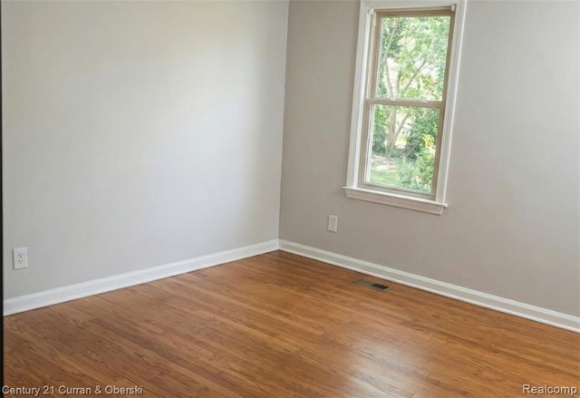 18808 Eastwood Dr, Harper Woods, MI 48225