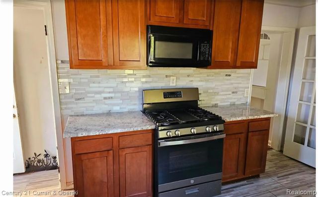 18808 Eastwood Dr, Harper Woods, MI 48225