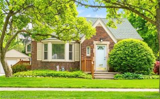 18808 Eastwood Dr, Harper Woods, MI 48225