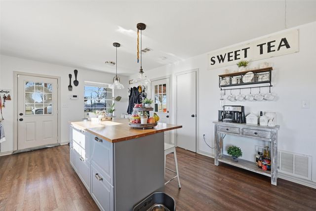 3781 Fm 151, Whitewright, TX 75491