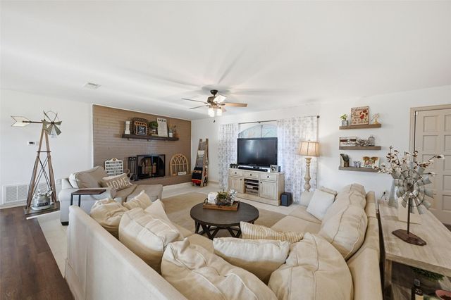 3781 Fm 151, Whitewright, TX 75491