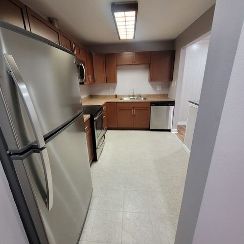 803 Garden Circle 7A, Streamwood, IL 60107