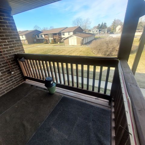 803 Garden Circle 7A, Streamwood, IL 60107