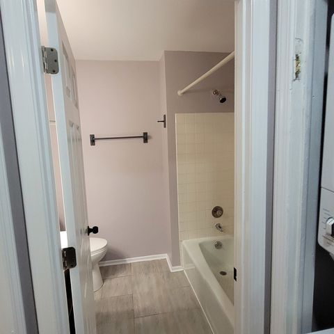 803 Garden Circle 7A, Streamwood, IL 60107