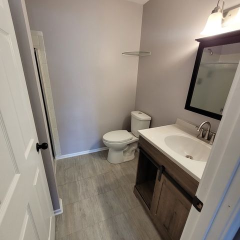 803 Garden Circle 7A, Streamwood, IL 60107