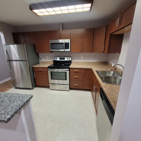 803 Garden Circle 7A, Streamwood, IL 60107