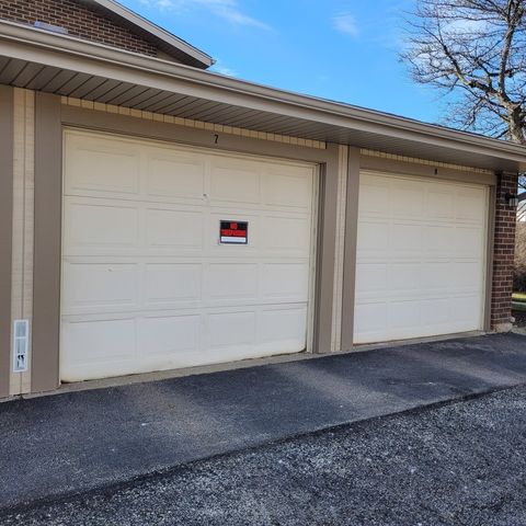 803 Garden Circle 7A, Streamwood, IL 60107
