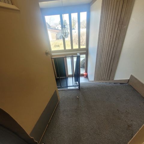 803 Garden Circle 7A, Streamwood, IL 60107