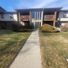 803 Garden Circle 7A, Streamwood, IL 60107