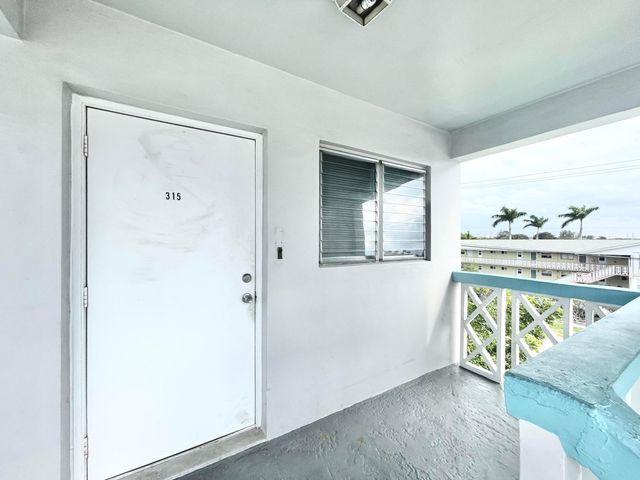 1021 Crystal Lake Drive 315, Deerfield Beach, FL 33064