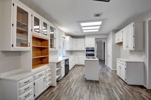 539 W North Hill Drive, Spring, TX 77388