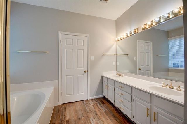 539 W North Hill Drive, Spring, TX 77388