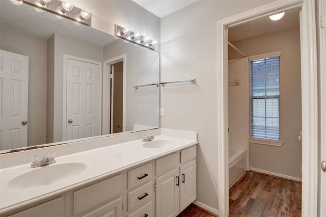 539 W North Hill Drive, Spring, TX 77388