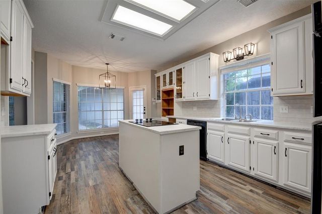 539 W North Hill Drive, Spring, TX 77388