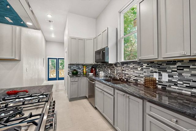 305 SPRUCE ST, San Antonio, TX 78203
