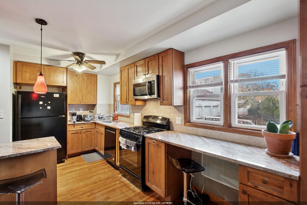 11 ELNA CT, Bayonne, NJ 07002