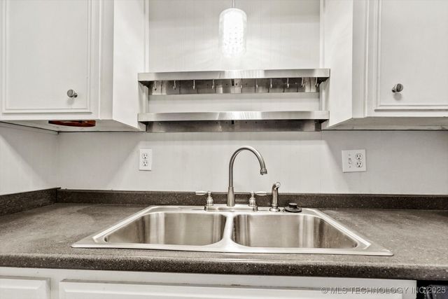 6 E 22nd Street B110, Tulsa, OK 74114