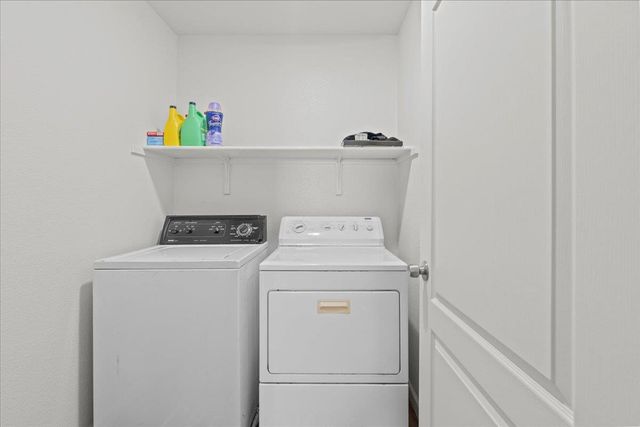8906 Cobble Crest Dr, Sacramento, CA 95829