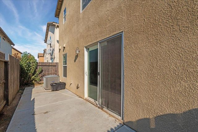 8906 Cobble Crest Dr, Sacramento, CA 95829