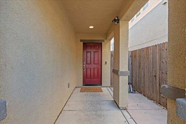8906 Cobble Crest Dr, Sacramento, CA 95829