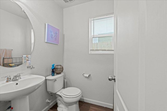 8906 Cobble Crest Dr, Sacramento, CA 95829