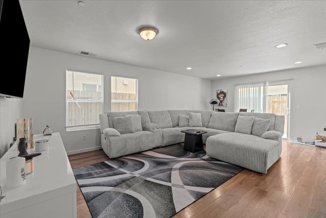 8906 Cobble Crest Dr, Sacramento, CA 95829