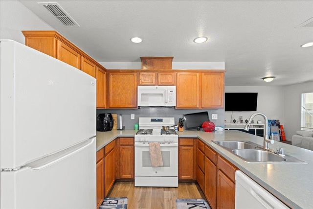 8906 Cobble Crest Dr, Sacramento, CA 95829