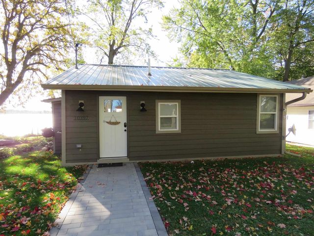 W10397 Blackhawk Trail, Fox Lake, WI 53933