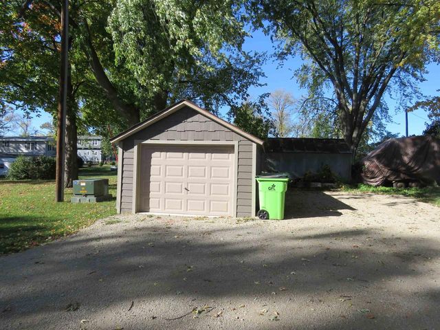 W10397 Blackhawk Trail, Fox Lake, WI 53933