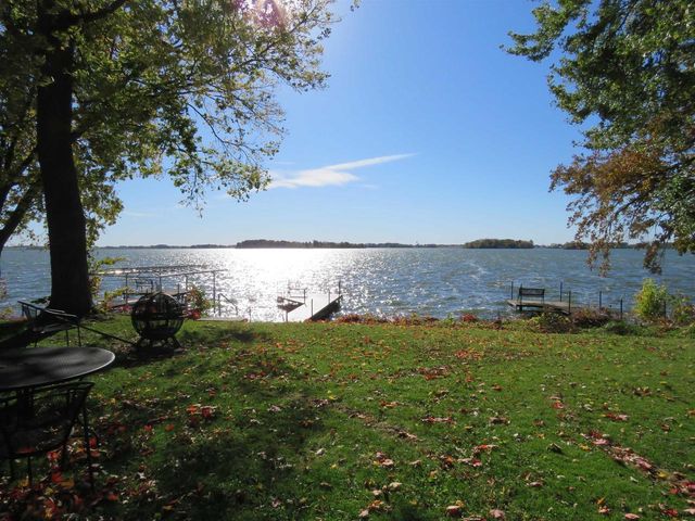 W10397 Blackhawk Trail, Fox Lake, WI 53933