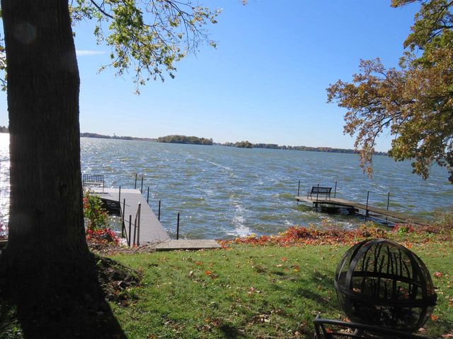 W10397 Blackhawk Trail, Fox Lake, WI 53933