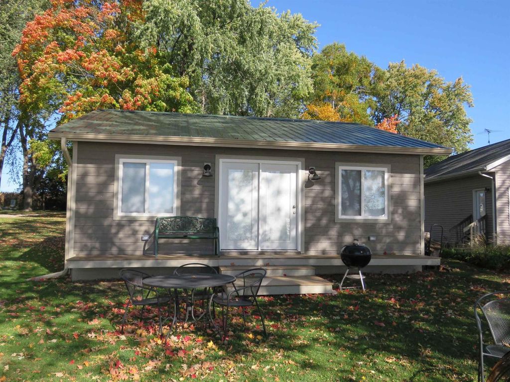 W10397 Blackhawk Trail, Fox Lake, WI 53933