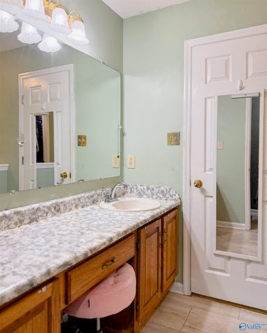 2709 Friar Tuck Court SW, Decatur, AL 35603