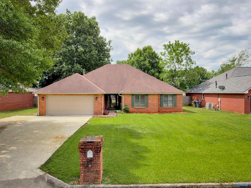 2709 Friar Tuck Court SW, Decatur, AL 35603