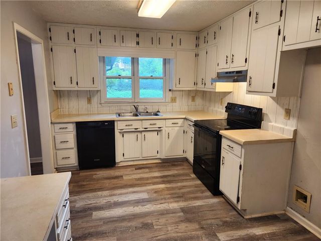 5472 Four Winds Drive SW, Lilburn, GA 30047