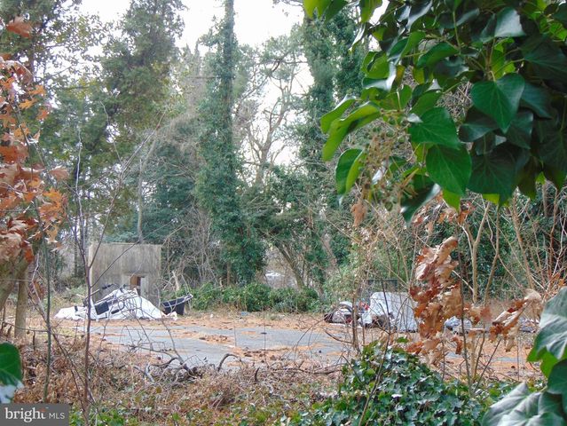 318 E CHURCH ST, Blackwood, NJ 08012