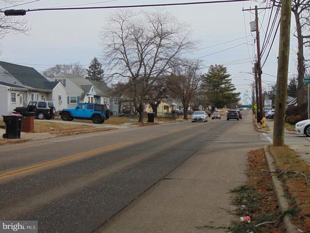 318 E CHURCH ST, Blackwood, NJ 08012